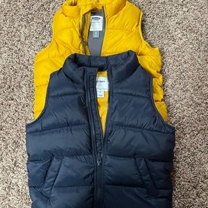 2 Old Navy 5T Vests